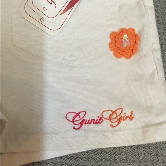 Adorable girls Gunit shorts - Picture 2 of 6